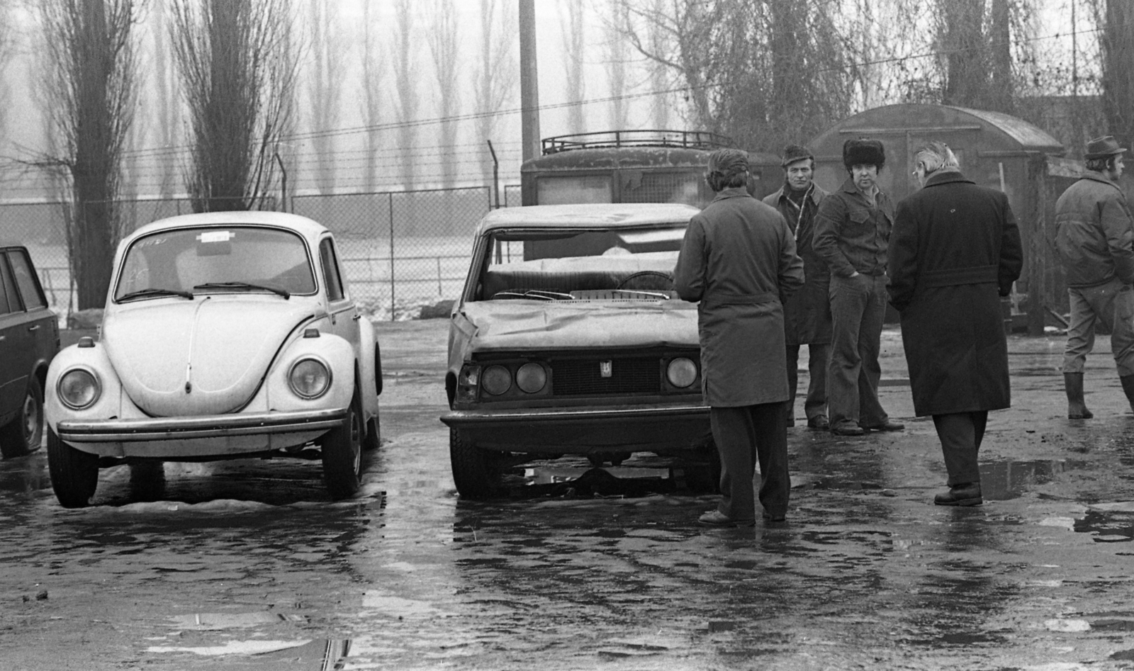 Hungary, Budapest XIII., Röppentyű utca, a Merkur használtautó-telepe., 1977, Urbán Tamás, Volkswagen-brand, Volkswagen Beetle, Budapest, Fortepan #88939