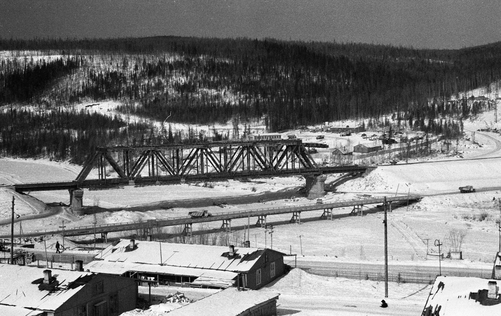 Oroszország, Zvjozdnij gorodok, vasúti és közúti híd a Tajura folyó felett., 1977, Urbán Tamás, Szovjetunió, tél, híd, Fortepan #88951