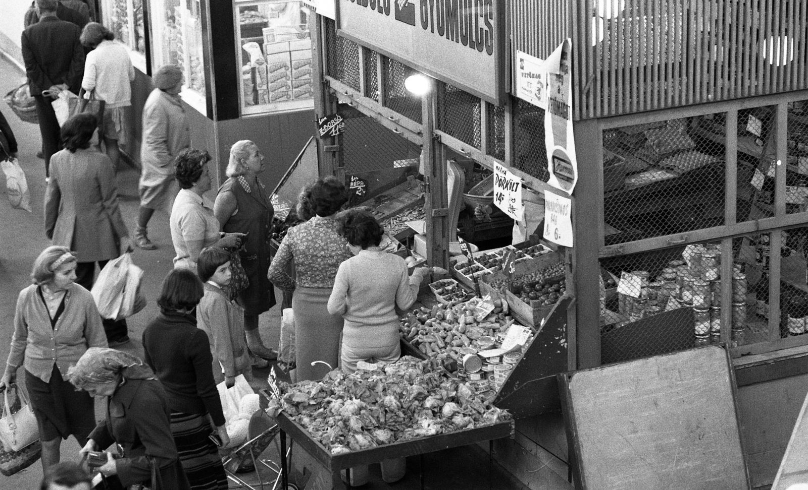 Hungary, Budapest VIII., Rákóczi tér, vásárcsarnok., 1977, Urbán Tamás, mass, market hall, shop interior, Budapest, Fortepan #88990