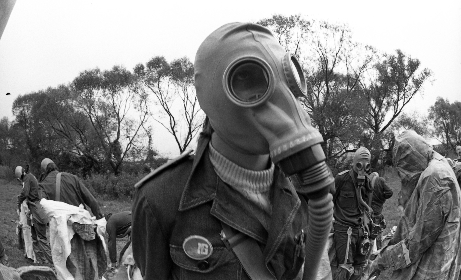 Hungary, Veszprém, VIII. Országos Ifjúgárda Szemle., 1977, Urbán Tamás, gas mask, chemical protection suit, young guard, Fortepan #89043