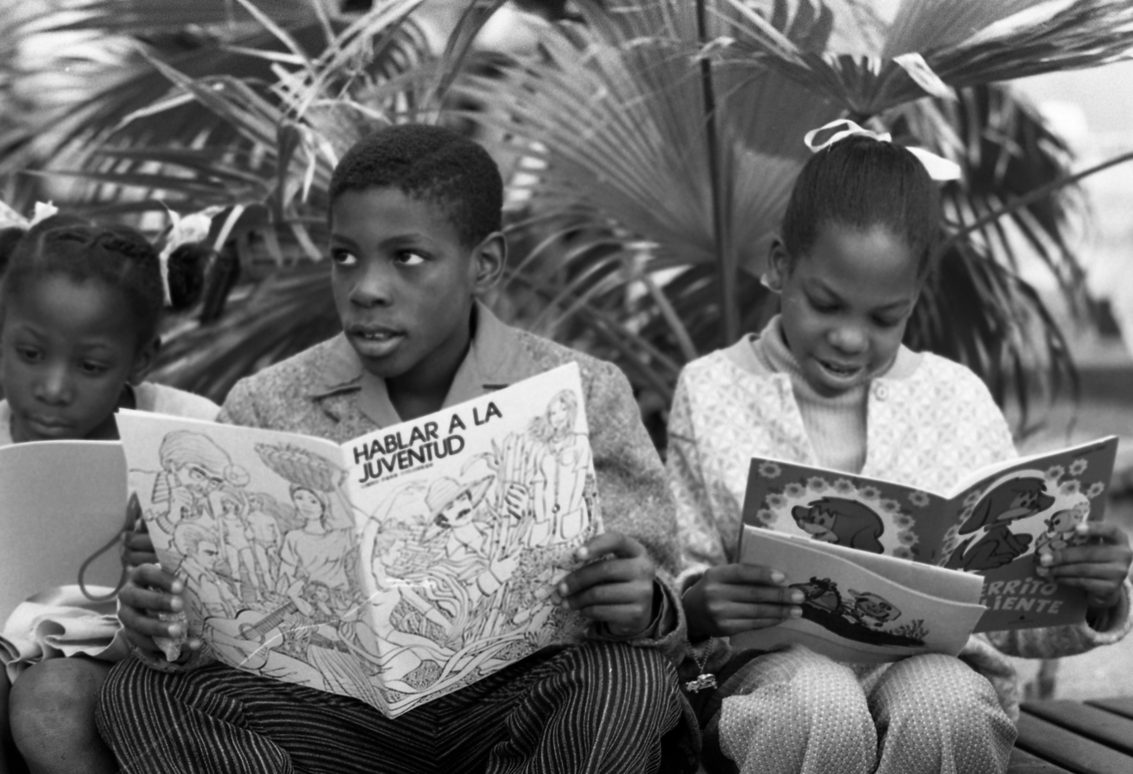Cuba, 1978, Urbán Tamás, reading, Fortepan #89074
