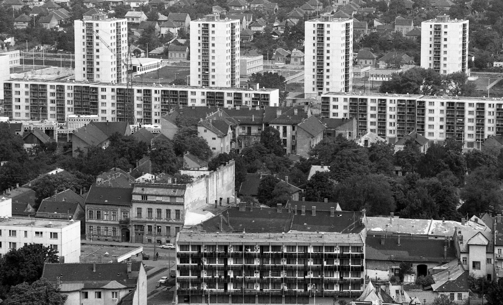 Hungary, Miskolc, előtérben a Hunyadi utca, hátul a Vologda városrész lakótelepi házai., 1978, Urbán Tamás, blocks, architecture, picture, Fortepan #89099
