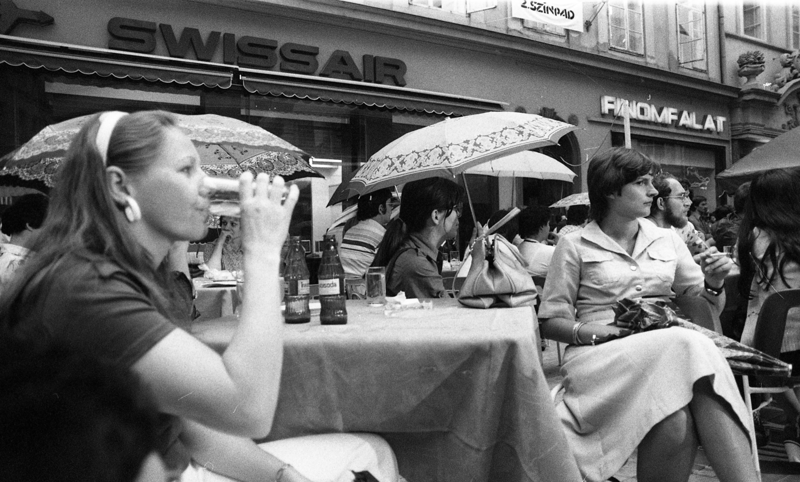 Hungary, Budapest V., Kristóf tér., 1978, Urbán Tamás, umbrella, Swissair airlines, neon sign, Budapest, Fortepan #89110