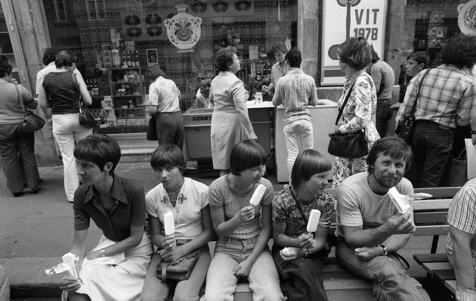 Hungary, Budapest V., Váci utca, a VIT-utca rendezvénysorozat egyik helyszíne., 1978, Urbán Tamás, Budapest, ice cream, Fortepan #89119