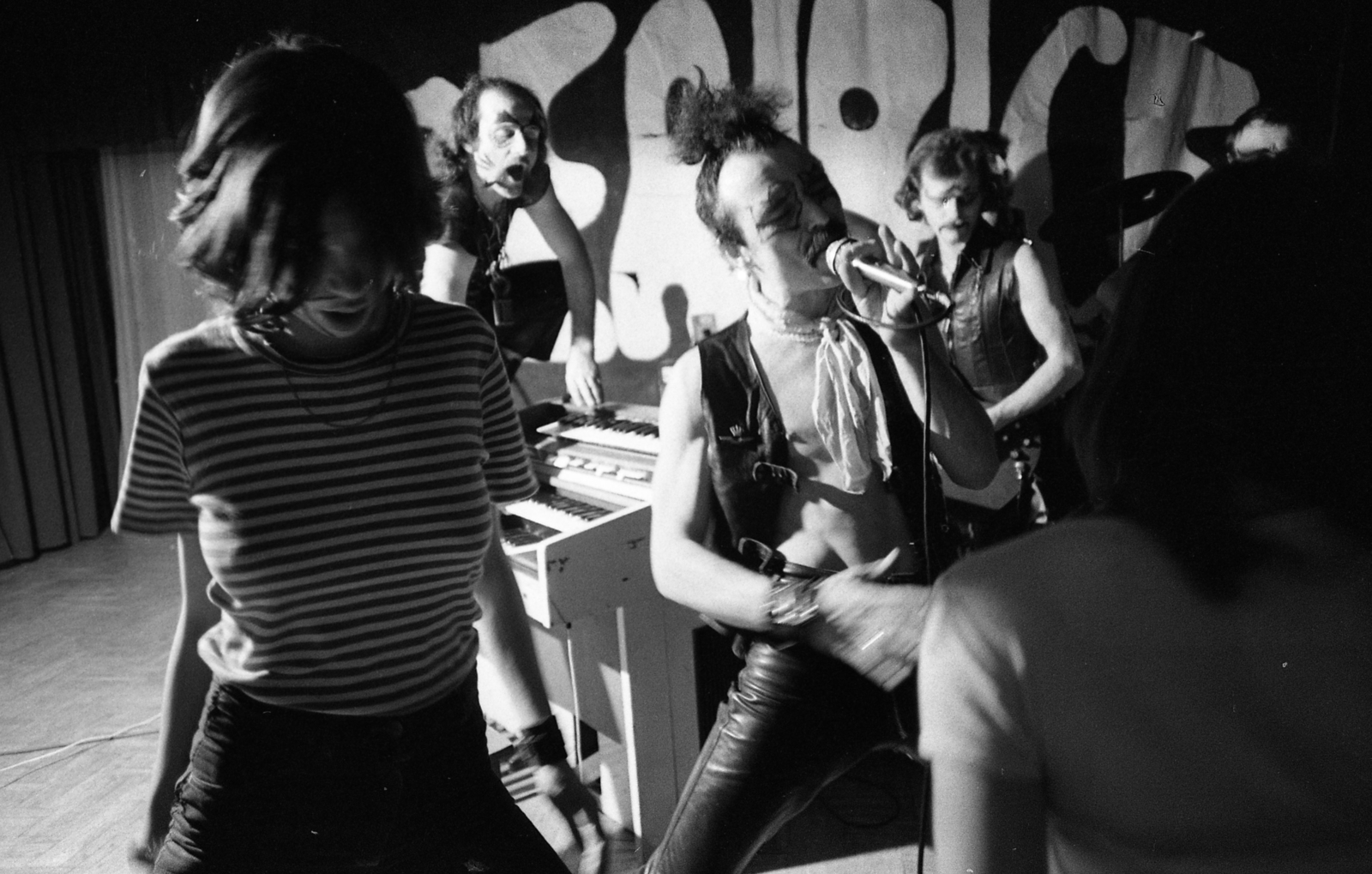 Hungary, Beatrice koncert egy moziban, Gidófalvy Attila, Nagy Feró, Lugosi László., 1979, Urbán Tamás, synthesizer, face painting, Beatrice-portrayal, Fortepan #89127