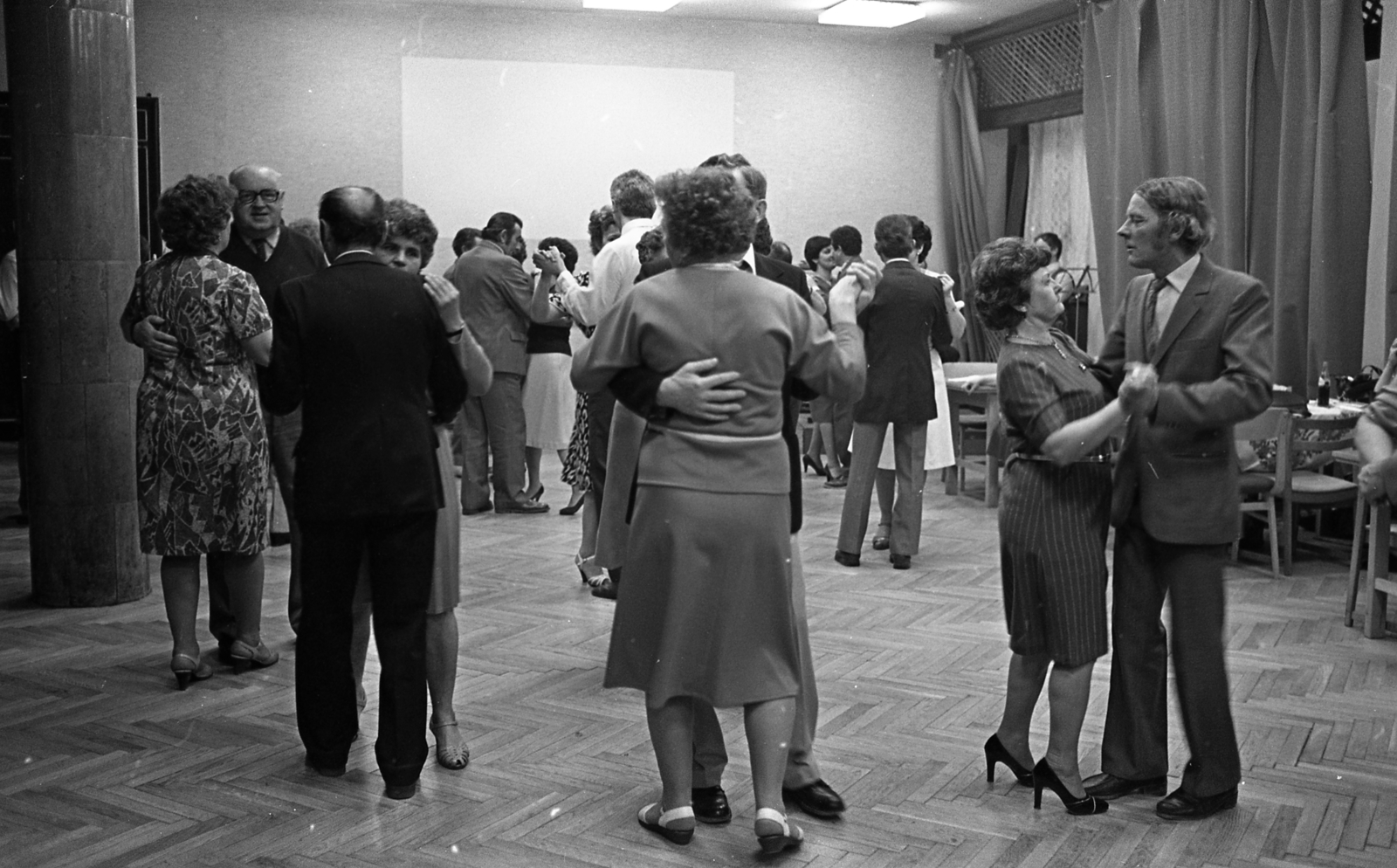 Hungary, Pécs, Magányosok klubja., 1978, Urbán Tamás, dance, ball, parquet floor, Fortepan #89157