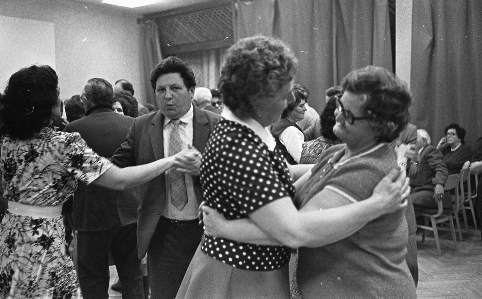 Hungary, Pécs, Magányosok klubja., 1978, Urbán Tamás, dance, ball, parquet floor, Fortepan #89161