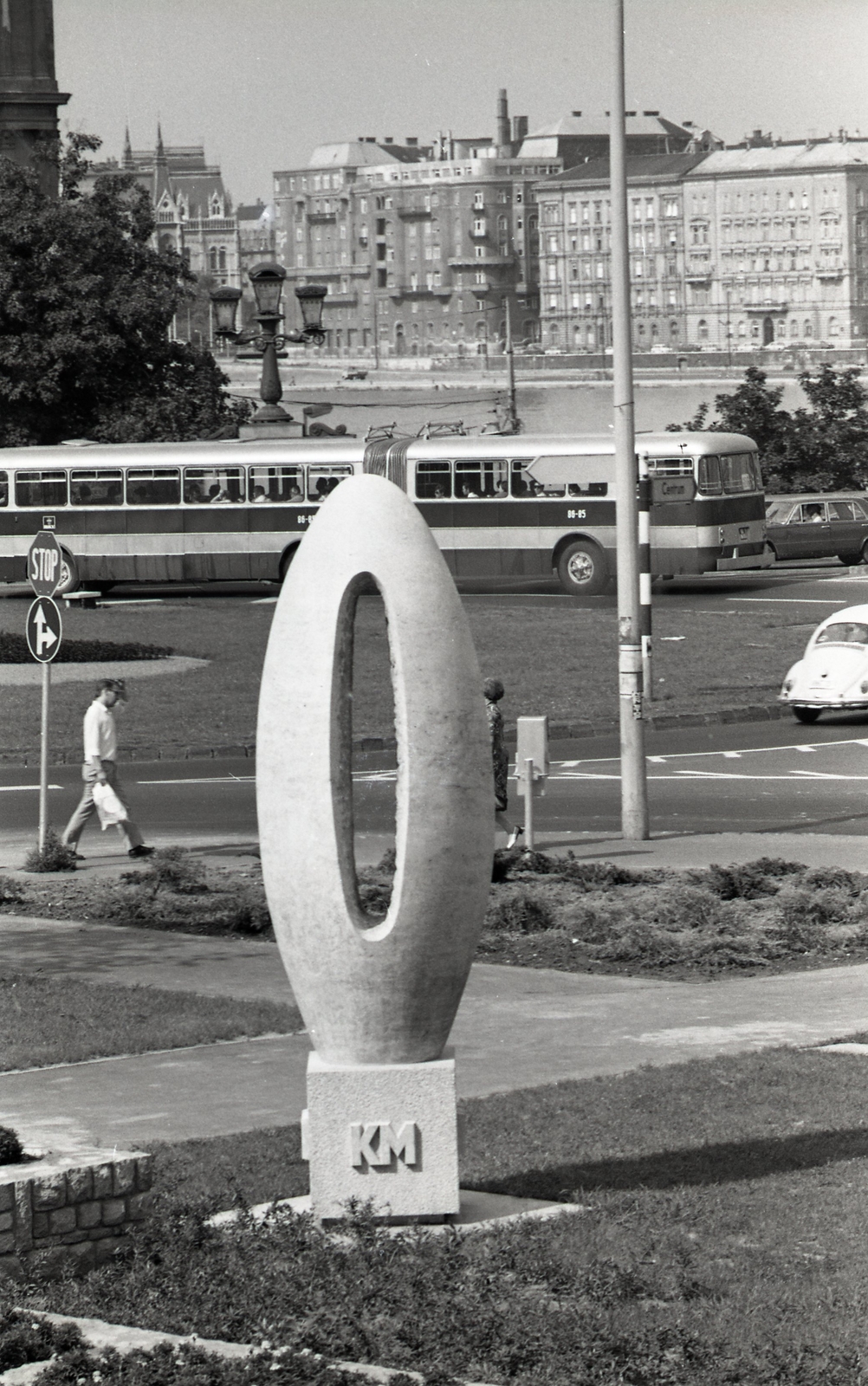 Hungary, Budapest I., Clark Ádám tér, "0" kilométerkő (Borsos Miklós, 1975.)., 1975, Urbán Tamás, sculpture, Budapest, Miklós Borsos-design, Fortepan #89301