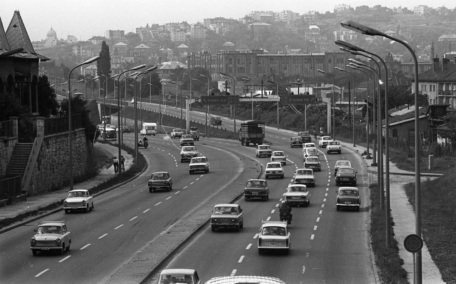 Magyarország, Budapest XI., Budaörsi út a Dayka Gábor utcai felüljáróról a Gellért-hegy felé nézve., 1975, Urbán Tamás, Budapest, Fortepan #89302