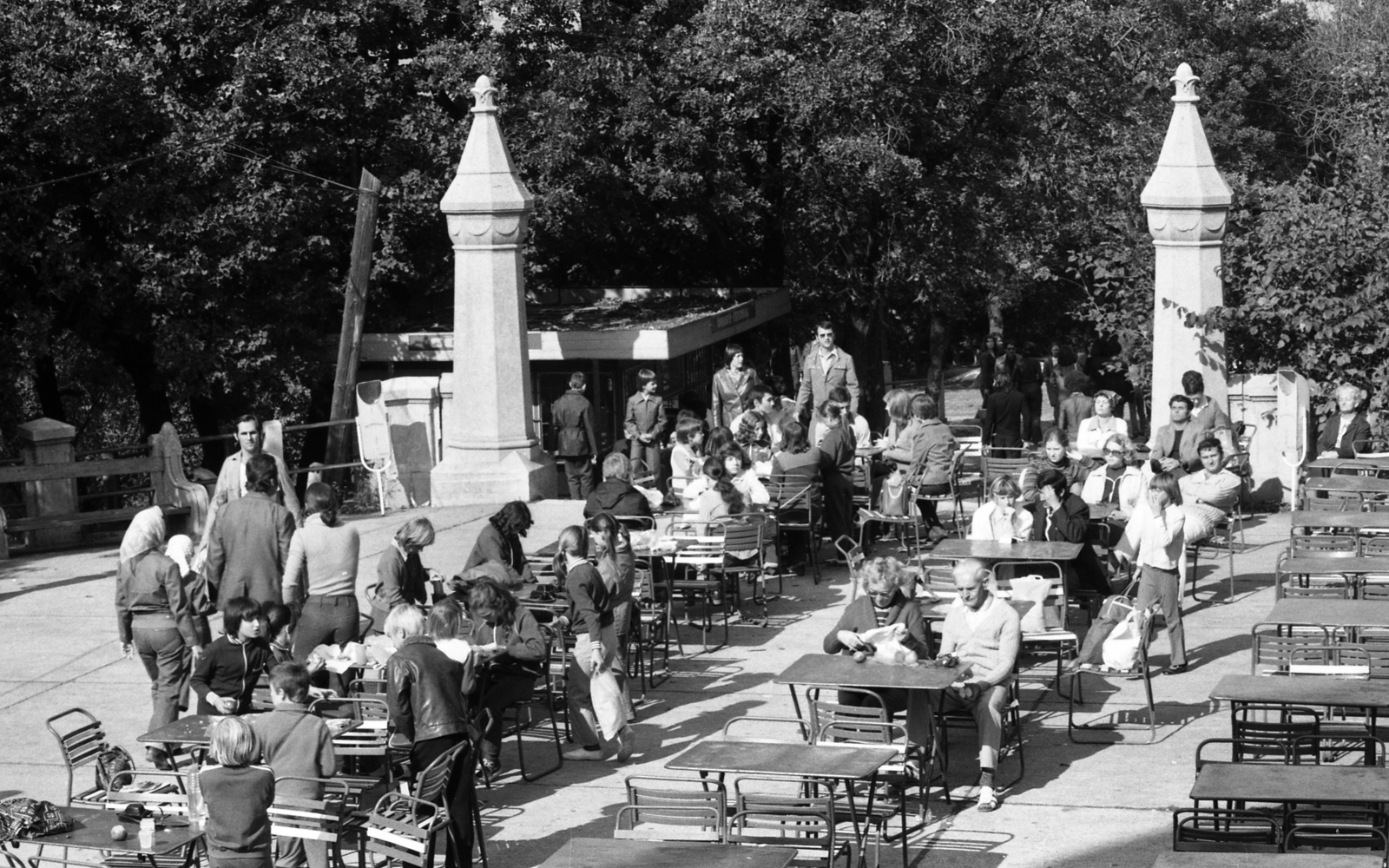 Magyarország, Budapest XII., Jánoshegy, az Erzsébet kilátó éttermének terasza., 1975, Urbán Tamás, kerthelyiség, Budapest, Fortepan #89313