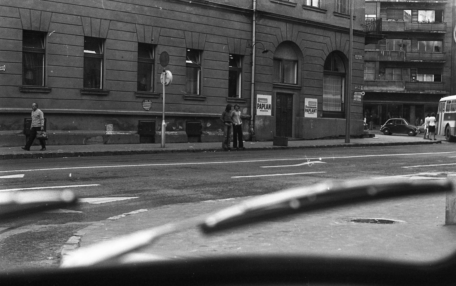 Magyarország, Budapest II., Horvát utca a Margit körút (Mártírok útja) felé nézve., 1975, Urbán Tamás, Fiat-márka, Fiat 500, Budapest, Fortepan #89315