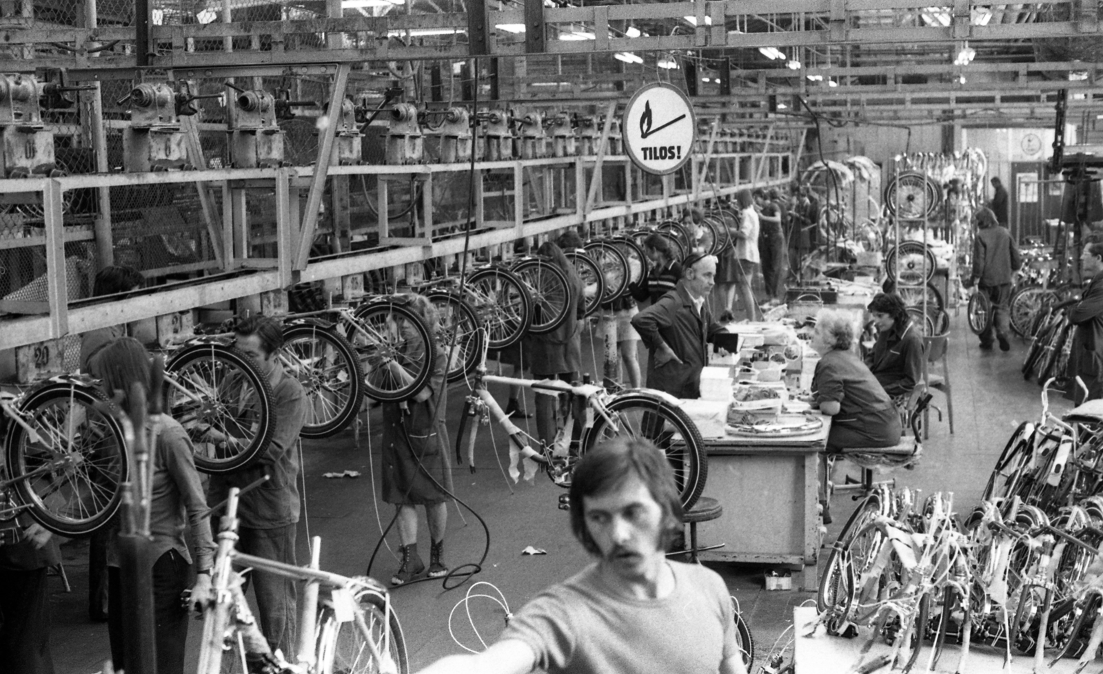 Hungary, Budapest XXI., Csepeli Kerékpár- és Varrógépgyár, kerékpárgyártó üzem., 1976, Urbán Tamás, bicycle, factory, factory, Budapest, Fortepan #89368