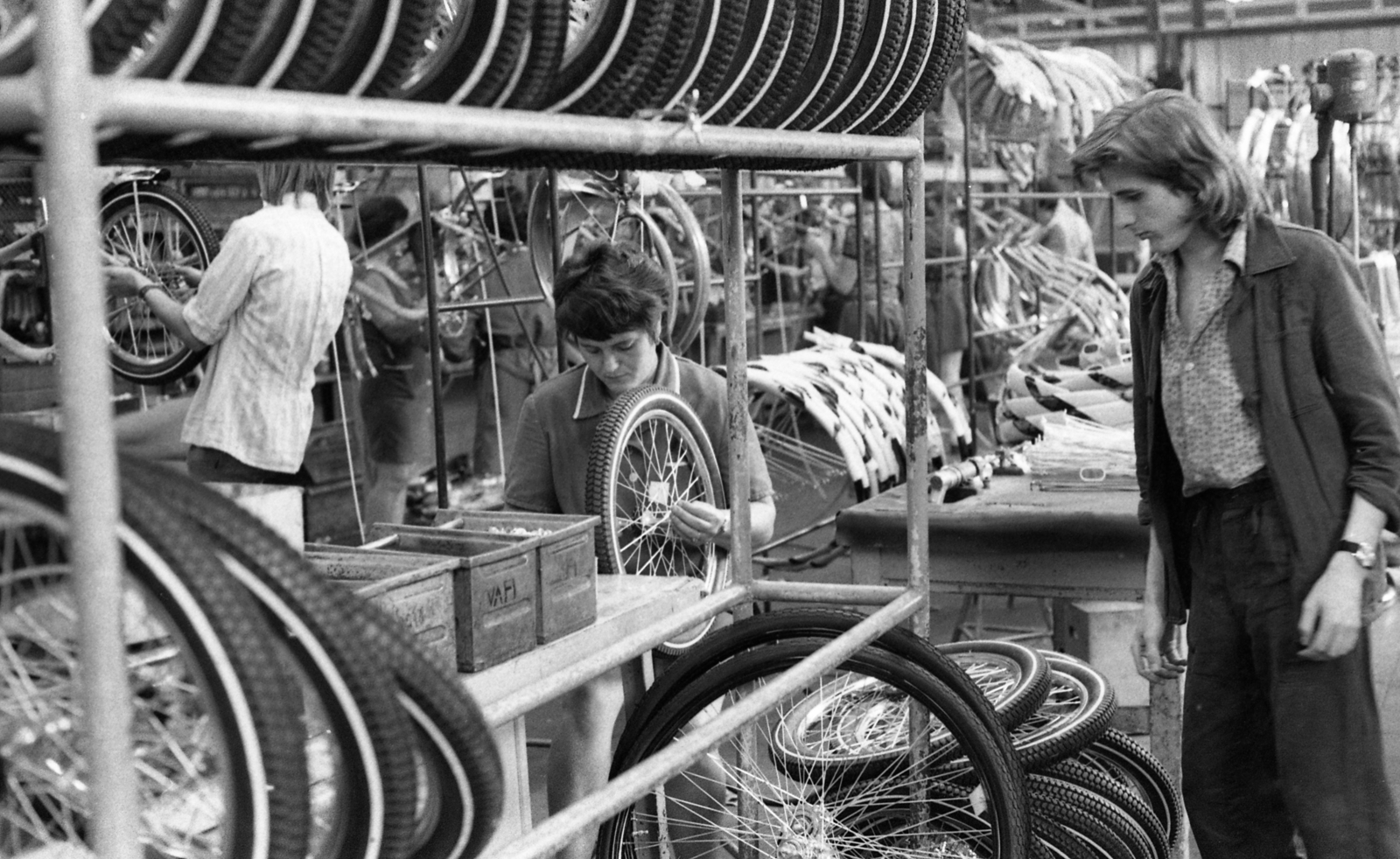 Magyarország, Budapest XXI., Csepeli Kerékpár- és Varrógépgyár, kerékpárgyártó üzem., 1976, Urbán Tamás, Budapest, munkahely, Fortepan #89370
