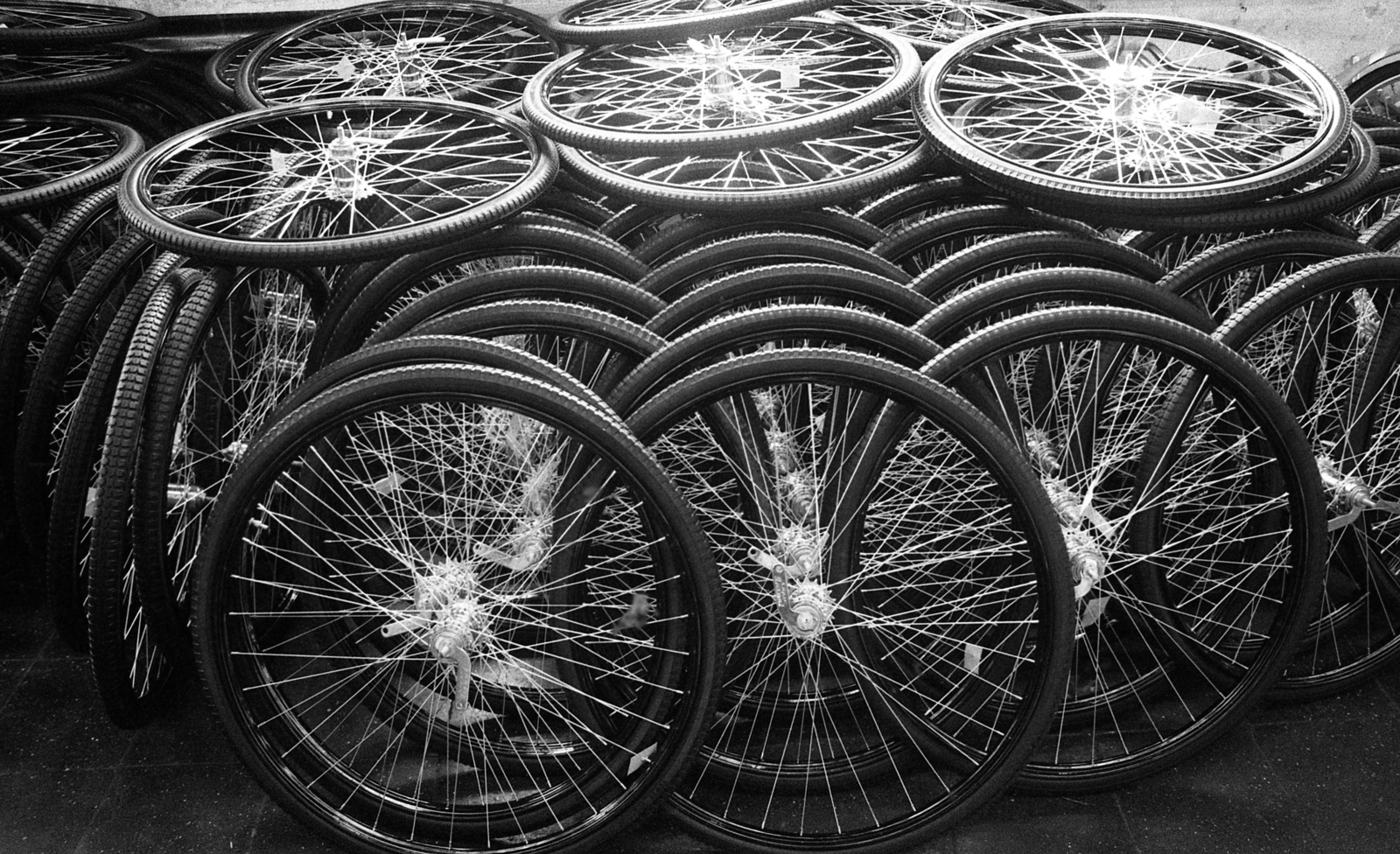 Hungary, Budapest XXI., Csepeli Kerékpár- és Varrógépgyár, kerékpárgyártó üzem., 1976, Urbán Tamás, bicycle, part, wheel, Budapest, Fortepan #89375