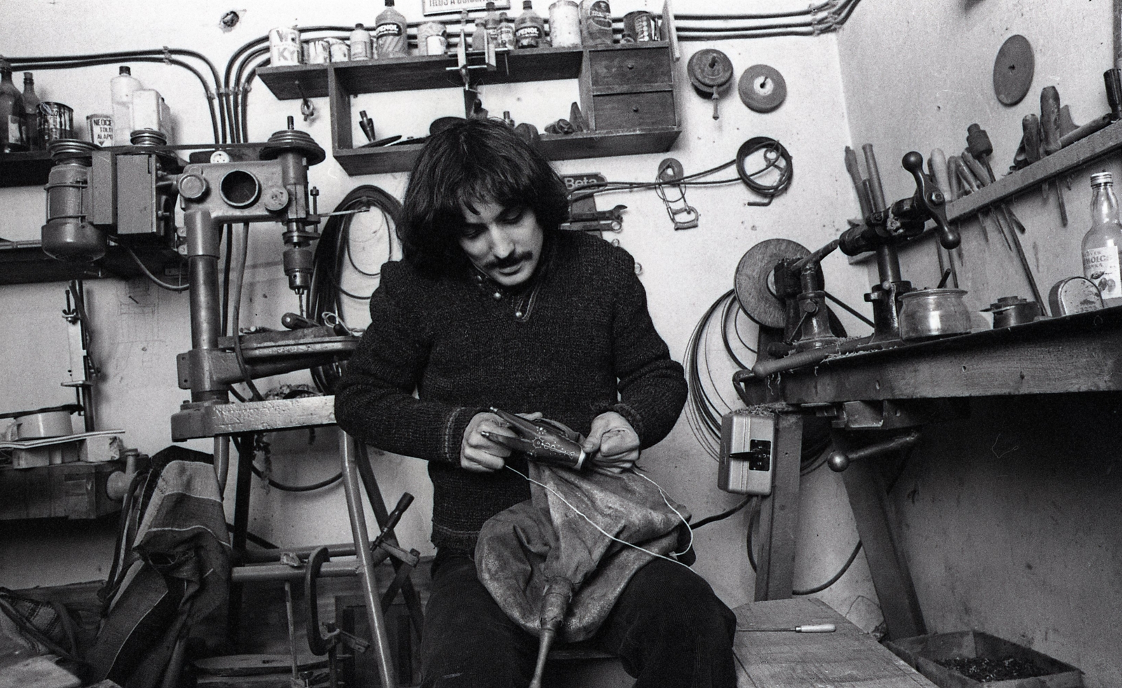 Hungary, ifj. Csoóri Sándor zenész., 1978, Urbán Tamás, workshop, bagpipes, Fortepan #89429