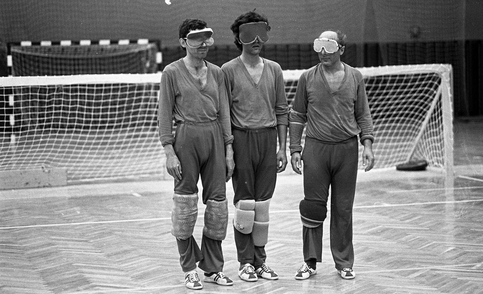 Hungary, Budapest XIII., Fáy utcai Vasas kézilabdacsarnok, csörgőlabda mérkőzés., 1974, Urbán Tamás, Budapest, goalball, three people, Fortepan #89470