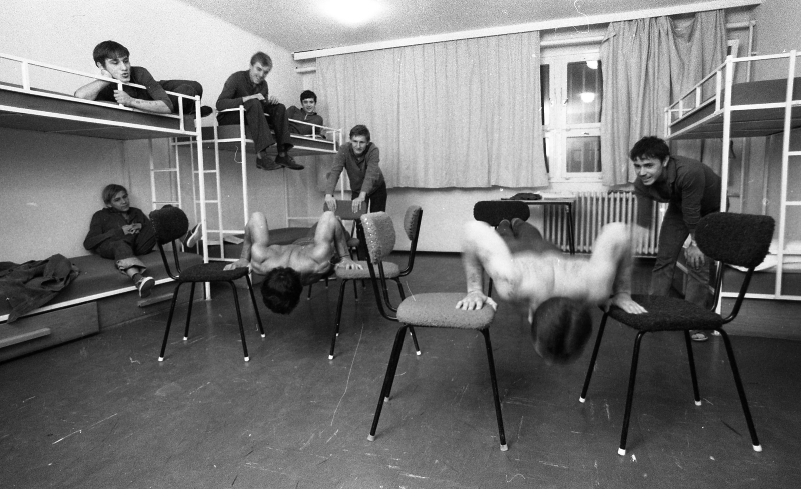Hungary, Aszód, Művelődésügyi Minisztérium 2. sz. Fiúnevelő Intézete, hálókörlet., 1974, Urbán Tamás, bed, exercise, iron bed, bunk bed, half-naked, stripped to the waist, Fortepan #89482