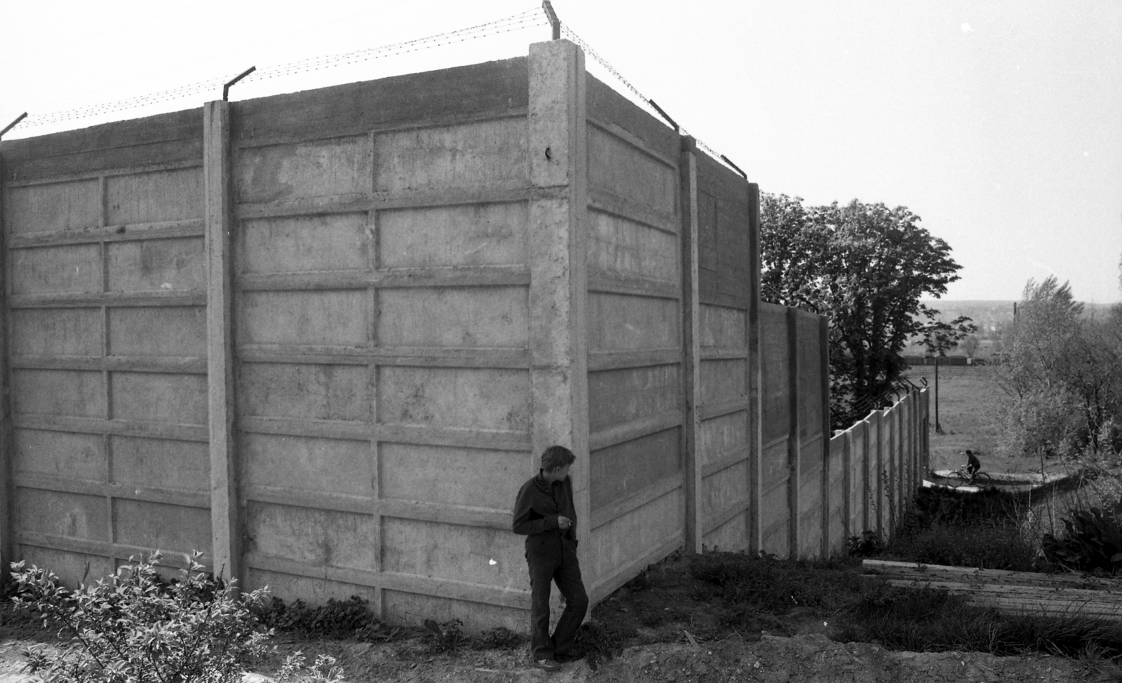 Magyarország, Aszód, a Művelődésügyi Minisztérium 2. sz. Fiúnevelő Intézetének kerítése., 1975, Urbán Tamás, Fortepan #89545