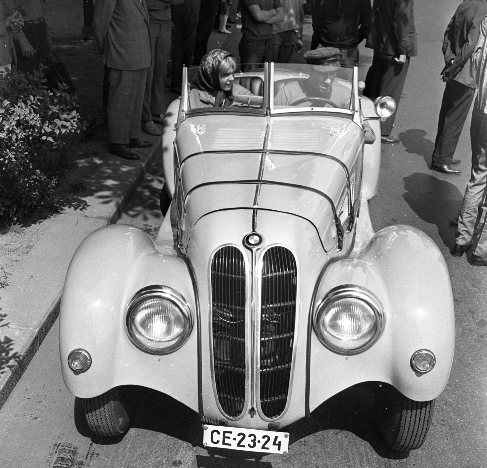 Hungary, Budapest XI., Műegyetem rakpart. Budapesti Közlekedési Napok, gépjárművek felvonulása a FKBT szervezésében., 1969, Urbán Tamás, Gerrman brand, BMW-brand, automobile, number plate, Budapest, convertible, Fortepan #89585