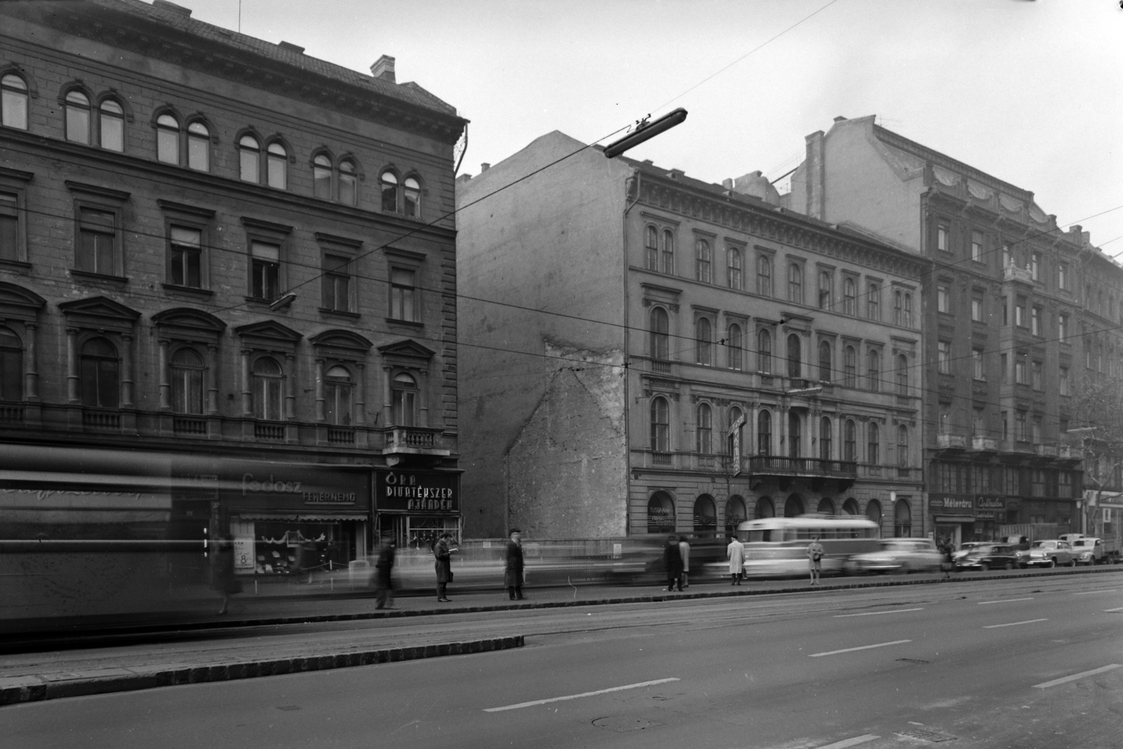 Magyarország, Budapest V., Károly (Tanács) körút., 1969, UVATERV, autóbusz, cégtábla, tűzfal, Budapest, Fortepan #8968