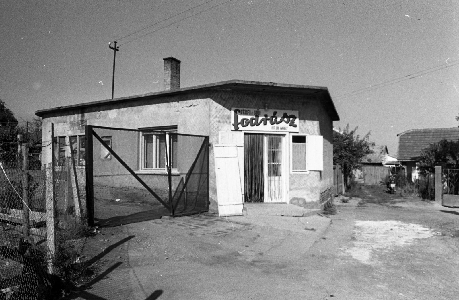 Hungary, Solt, férfi és női fodrászat., 1973, Urbán Tamás, hairdresser, Fortepan #89796