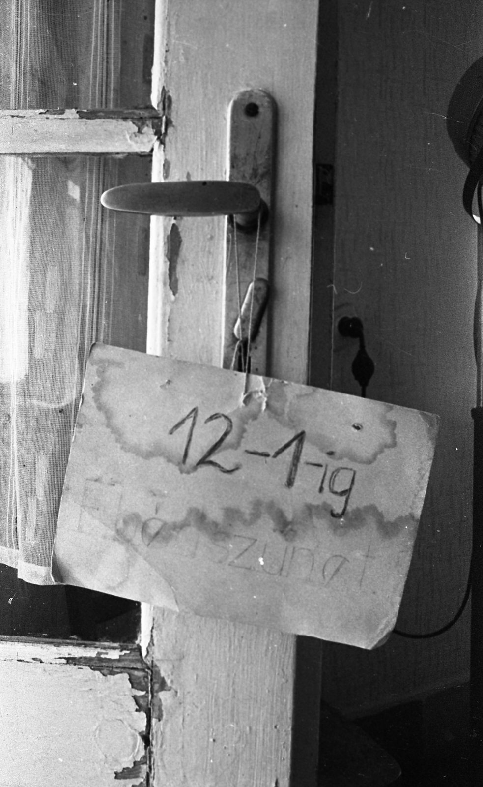 Hungary, Solt, férfi és női fodrászat., 1973, Urbán Tamás, door, handle, lunch break, message, doodle, Fortepan #89800