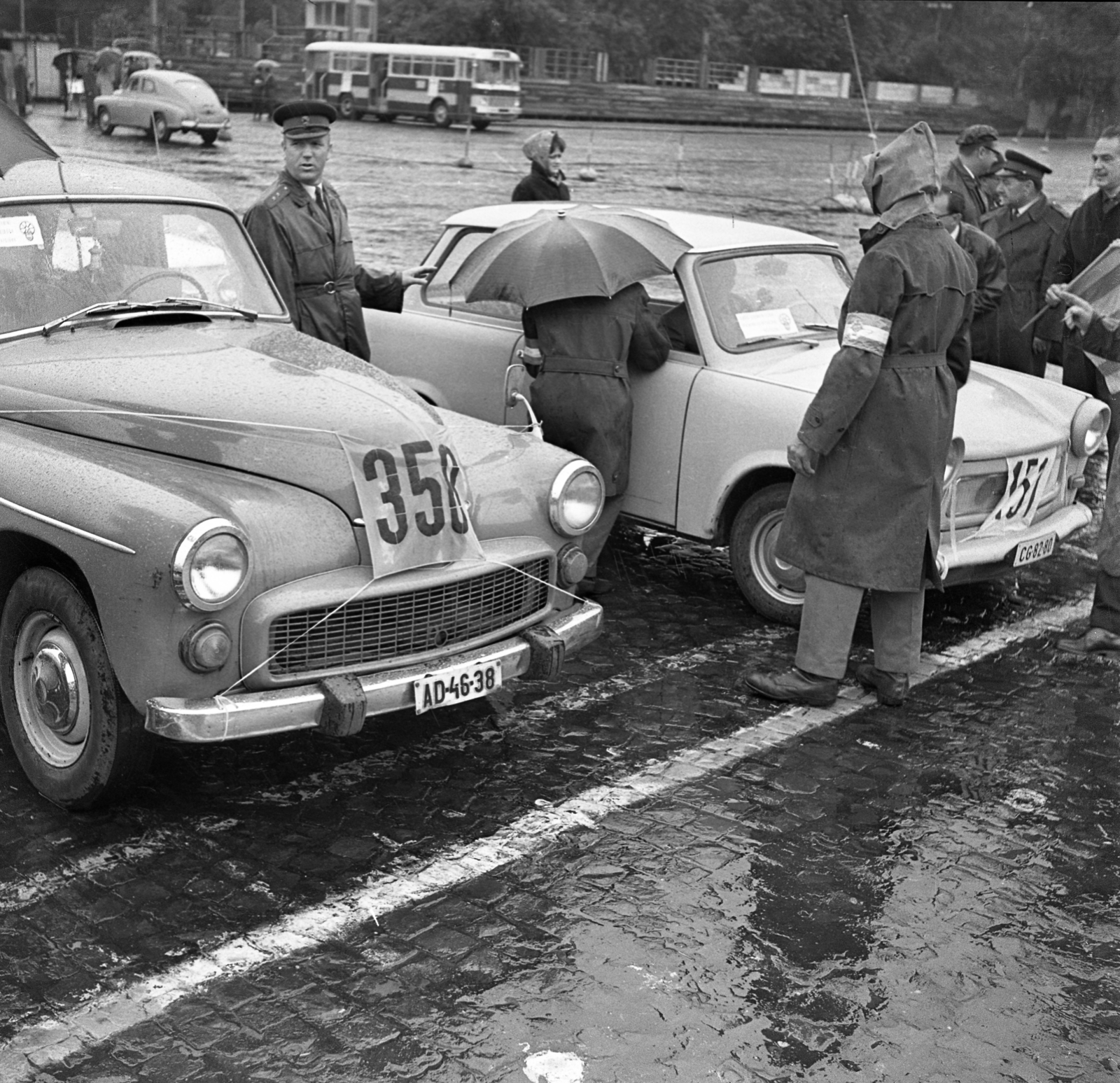 Magyarország, Budapest XIV., Ötvenhatosok tere (Felvonulási tér), a Fővárosi Közlekedésbiztonsági Tanács versenyének résztvevői., 1969, Urbán Tamás, autóbusz, Trabant-márka, magyar gyártmány, Ikarus-márka, FSO-márka, Trabant 601, Ikarus 556, Budapest, FSO Warszawa, Fortepan #89837