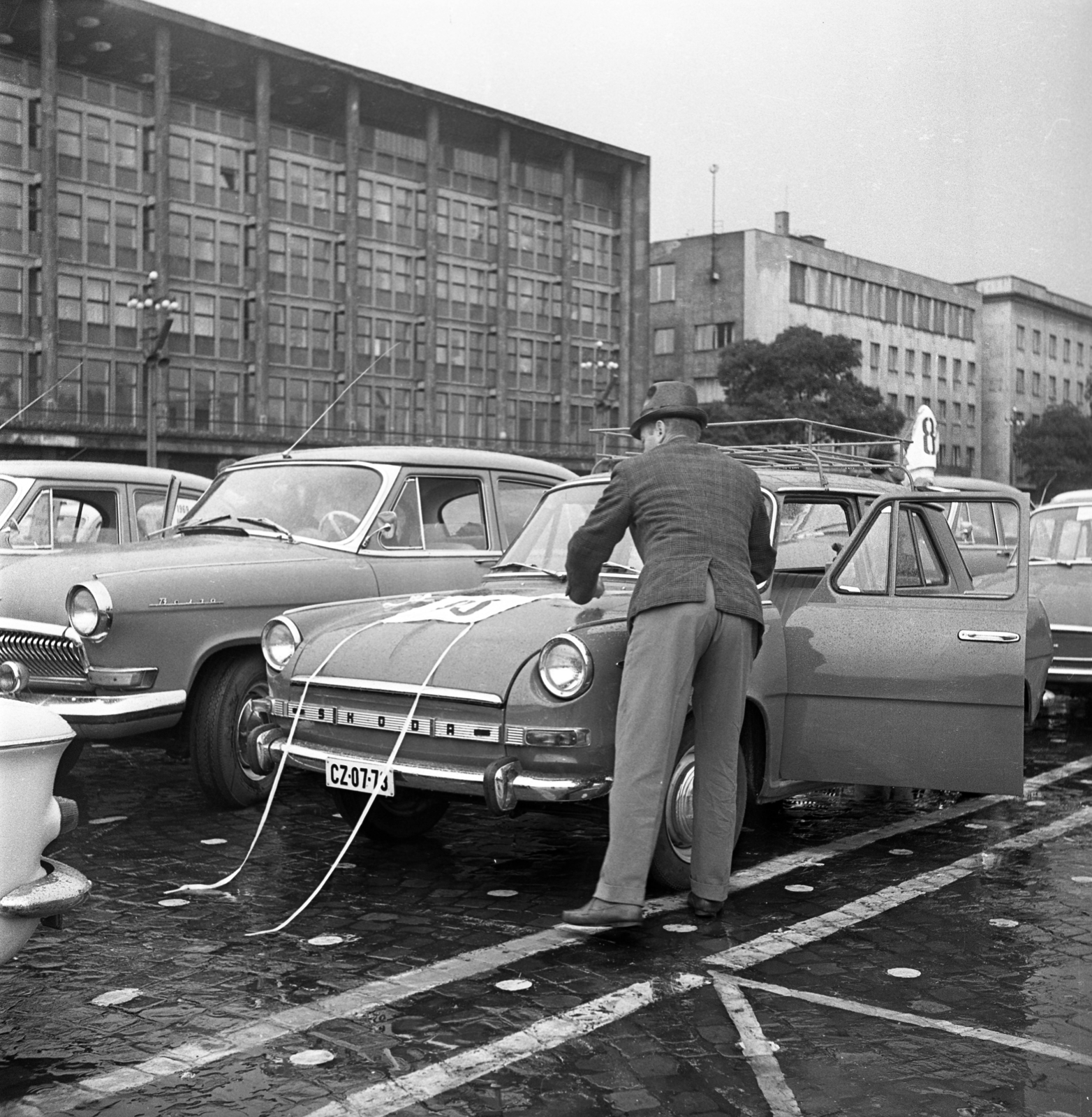 Hungary, Budapest XIV., Ötvenhatosok tere (Felvonulási tér), a Fővárosi Közlekedésbiztonsági Tanács versenyének résztvevői., 1969, Urbán Tamás, Czechoslovak brand, Gerrman brand, Soviet brand, GAZ-brand, Skoda-brand, automobile, M21 Wolga, number plate, Budapest, Fortepan #89838