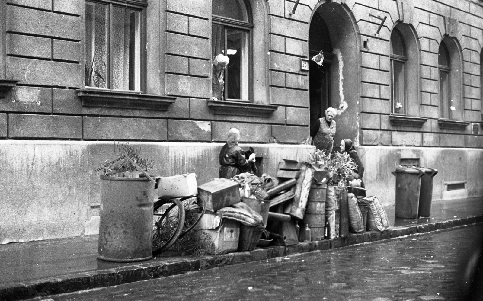 Hungary, Budapest IX., Telepy utca 25., lomtalanítás., 1979, Urbán Tamás, Budapest, clearance, Fortepan #89898