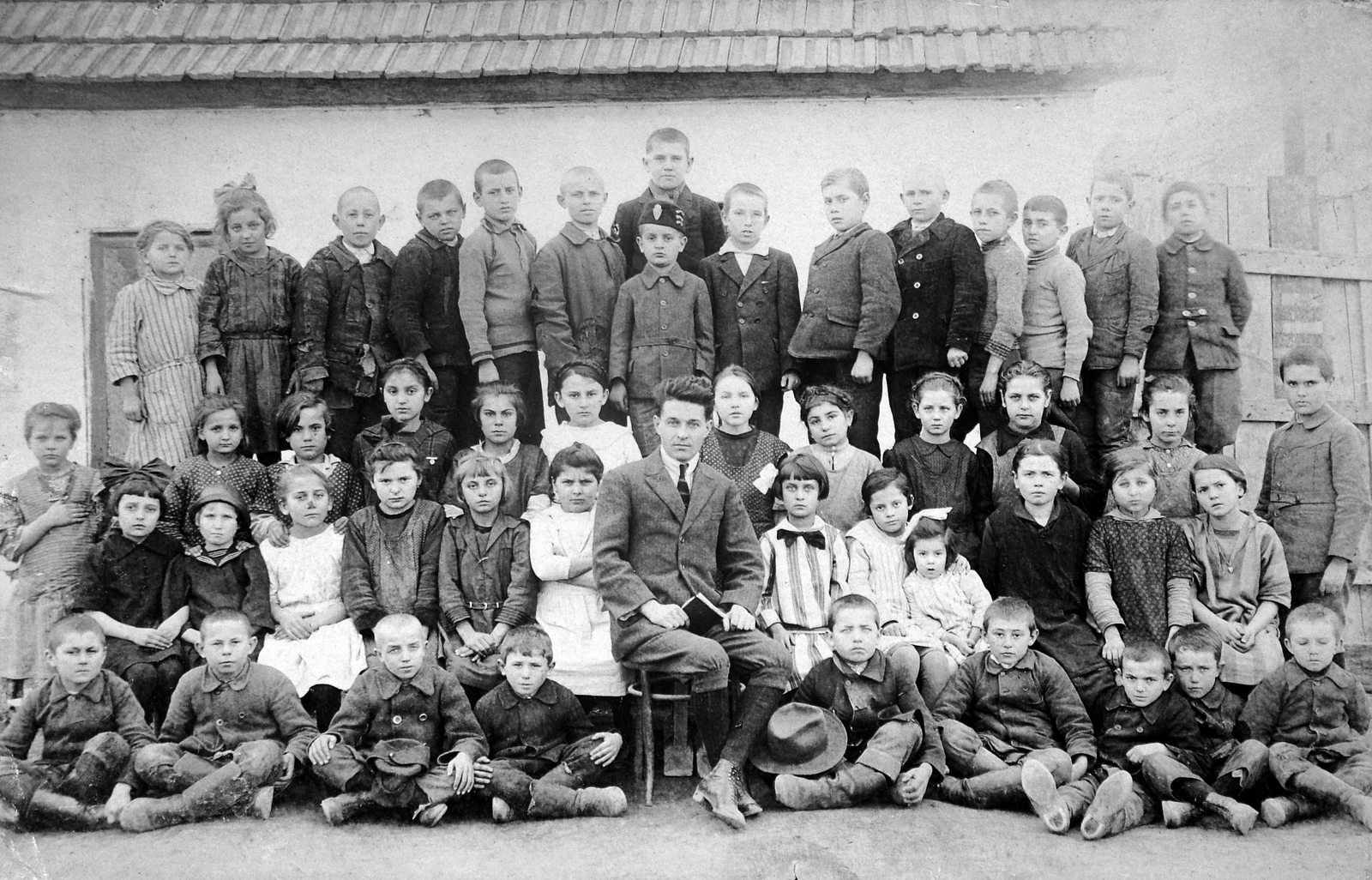 1918, Fortepan, school, village, class photo, tableau, boys, girl, teacher, cross-legged sitting, Fortepan #8991