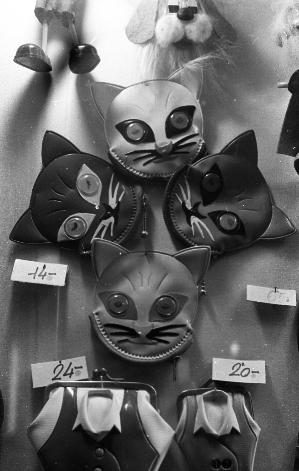 Magyarország, 1975, Urbán Tamás, kirakat, árcédula, pénztárca, Fortepan #89924