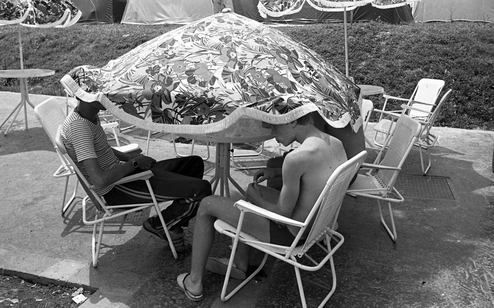 Hungary, Orfű, Panoráma kemping. A felvétel az Országjáró Diákok Országos Találkozóján (ODOT) készült., 1983, Urbán Tamás, sunshades, camping furniture, Fortepan #89928