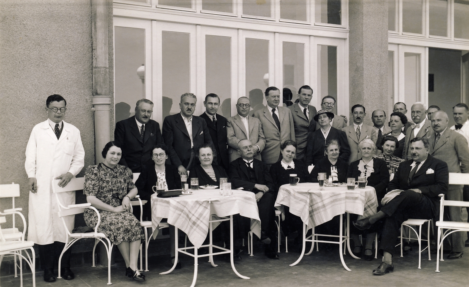 Hungary, Hévíz, Honvéd utca 14. Postás Gyógyüdülő., 1939, Maklári Péter, tableau, hotel, terrace, National Association of Postal Workers, Fortepan #90008