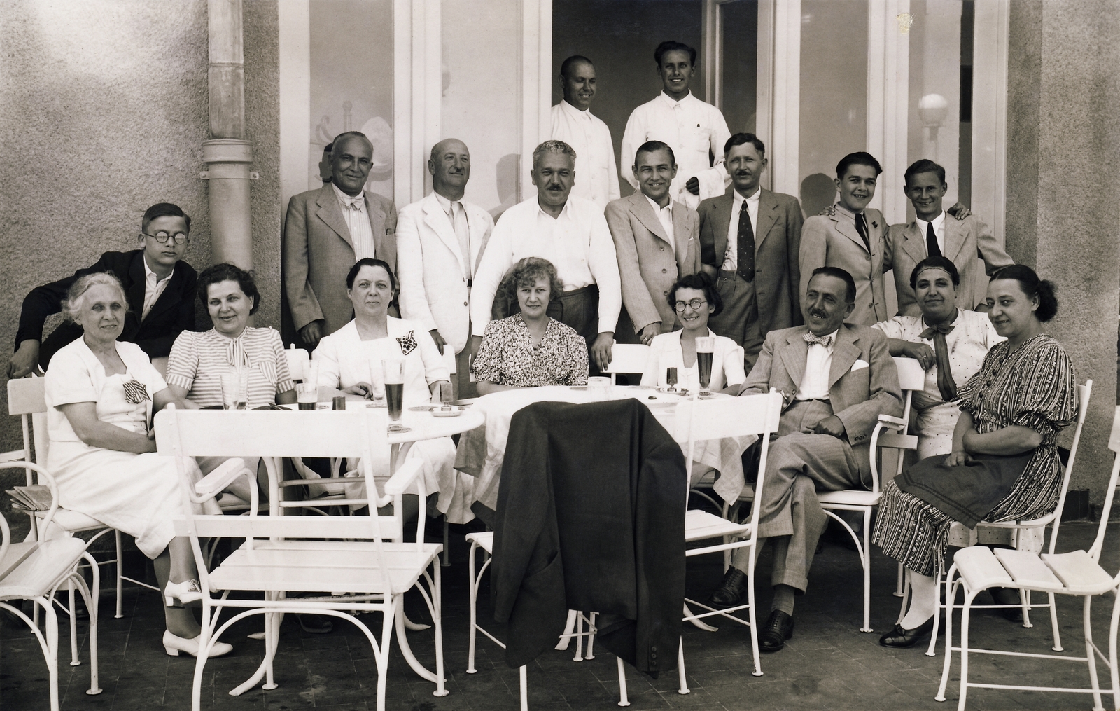 Hungary, Hévíz, Honvéd utca 14. Postás Gyógyüdülő., 1939, Maklári Péter, tableau, hotel, terrace, Fortepan #90019