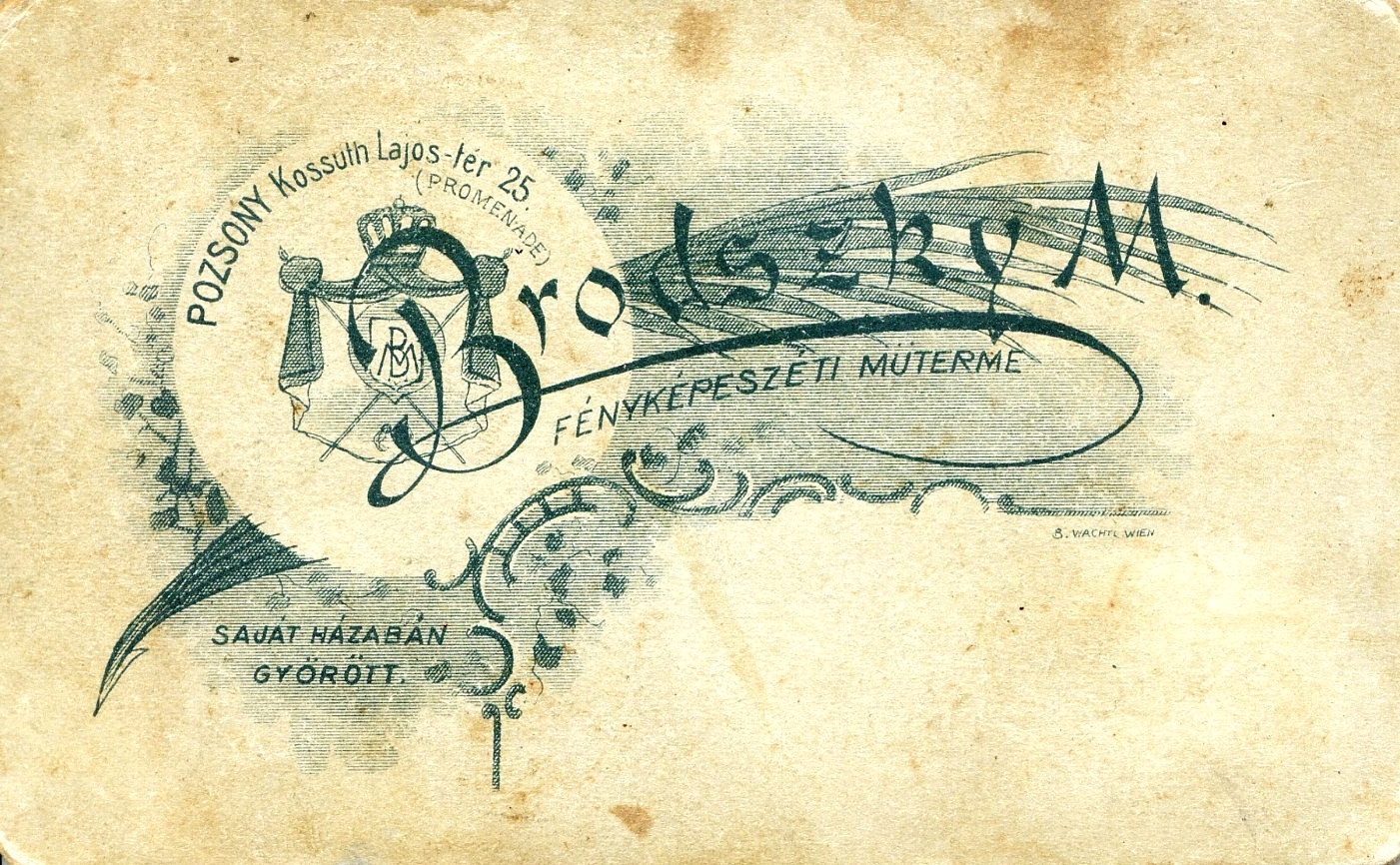 Szlovákia,Magyarország, Pozsony,Győr, Kossuth Lajos tér 25., Promenad és Győr, saját házában, Brodszky M. fényképészeti műterme. A felvétel 1890-ben készült., 1900, Mészöly Leonóra, műterem, fényképész, hátlap, Fortepan #90071