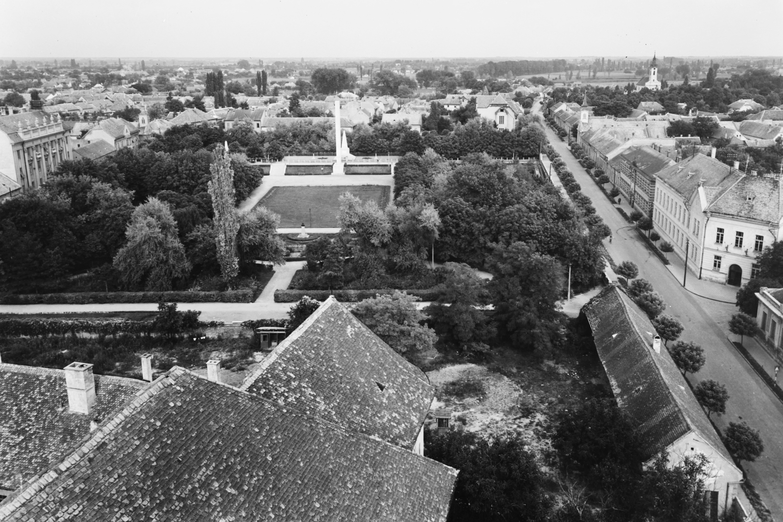 Hungary, Baja, Déri-kert, jobbra a Deák Ferenc utca., 1955, UVATERV, egy dunai hajóút, street view, picture, bird's eye view, Fortepan #91024