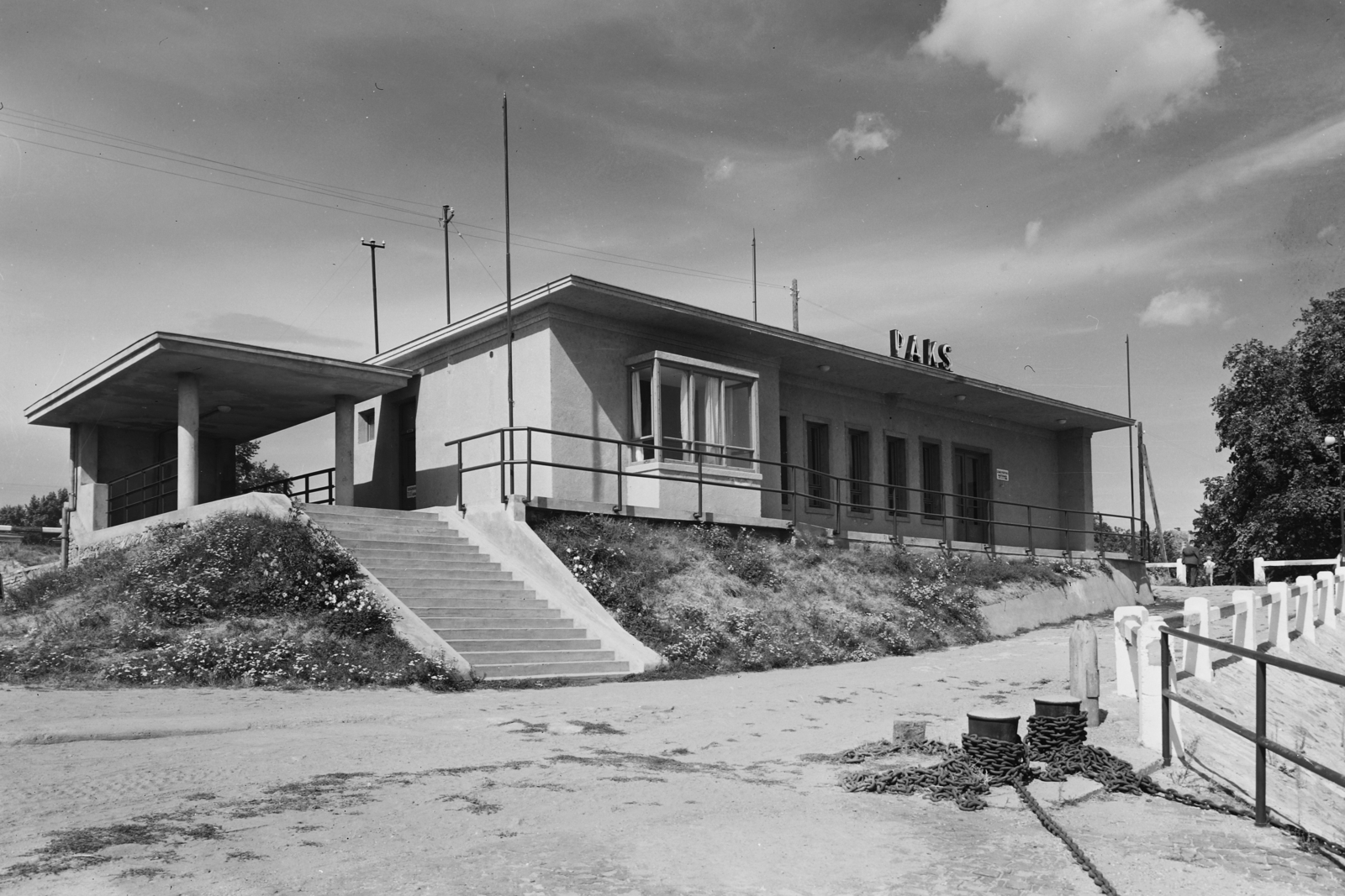 Hungary, Paks, hajóállomás., 1955, UVATERV, egy dunai hajóút, stairs, place-name signs, Fortepan #91057