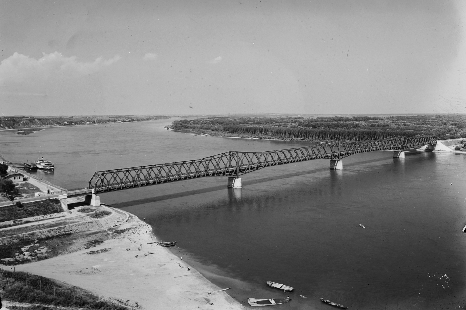 Hungary, Dunaföldvár, Beszédes József híd., 1955, UVATERV, egy dunai hajóút, ship, bridge, railway bridge, boat station, Duna-bridge, János Kossalka-design, Fortepan #91071