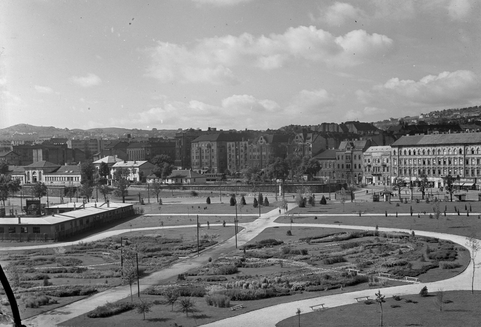 Hungary, Budapest I., Vérmező, háttérben a Déli pályaudvar és az Alkotás utca házai., 1952, UVATERV, railway, cityscape, Budapest, Fortepan #9109