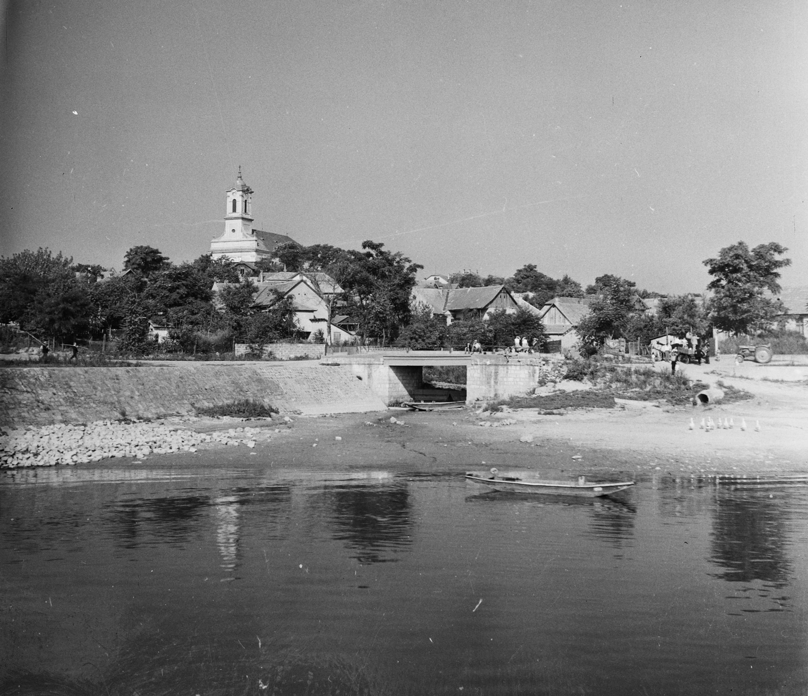 Hungary, Ercsi, a város a Dunáról nézve, szemben a Nagyboldogasszony-templom., 1955, UVATERV, egy dunai hajóút, church, Baroque-style, Catholic Church, Fortepan #91102