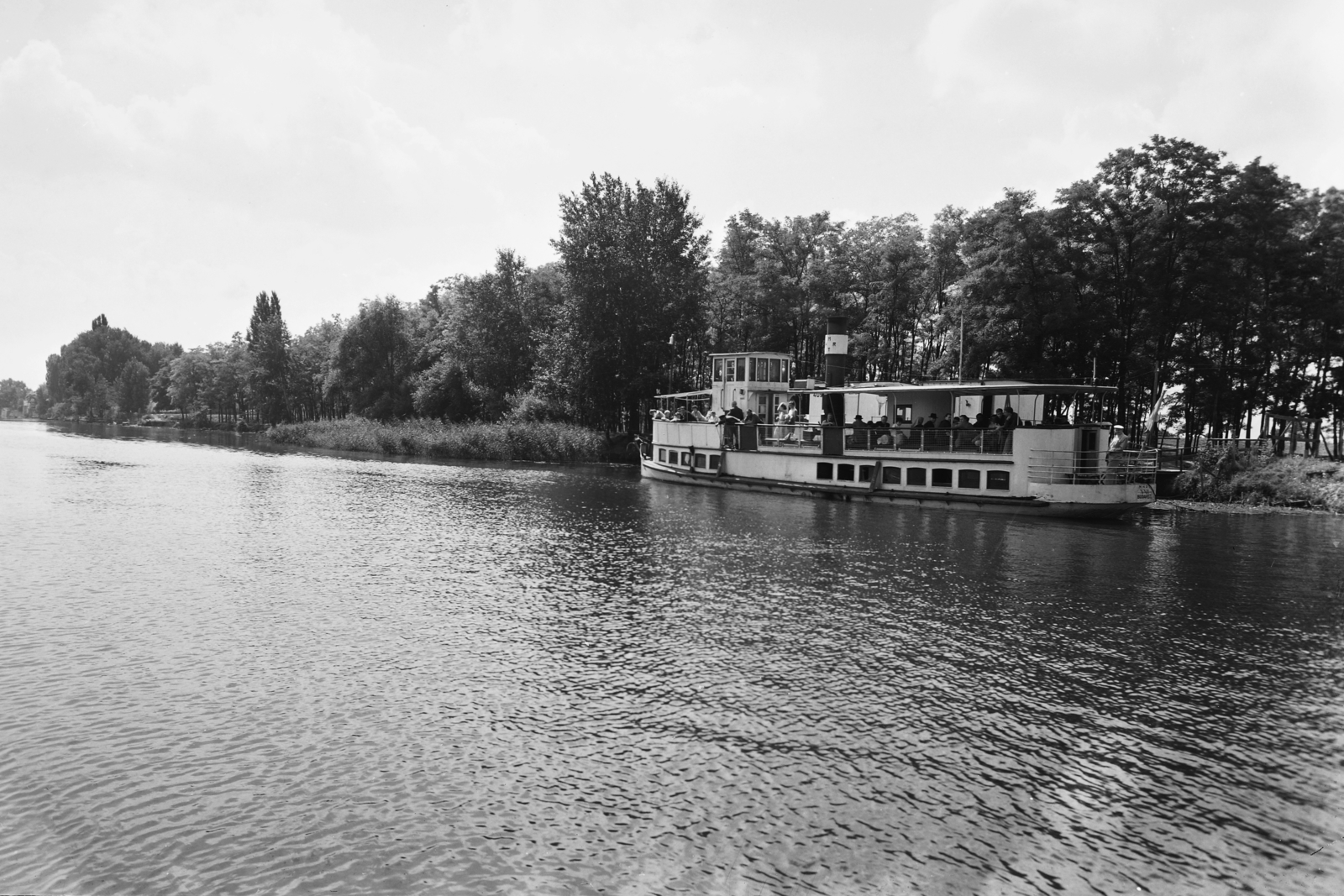 Magyarország, Ráckeve, Ráckevei (Soroksári)-Duna, XXII. csavargőzös a hajóállomáson., 1955, UVATERV, egy dunai hajóút, hajó, gőzhajó, XXII/Új-Pest hajó, Fortepan #91130