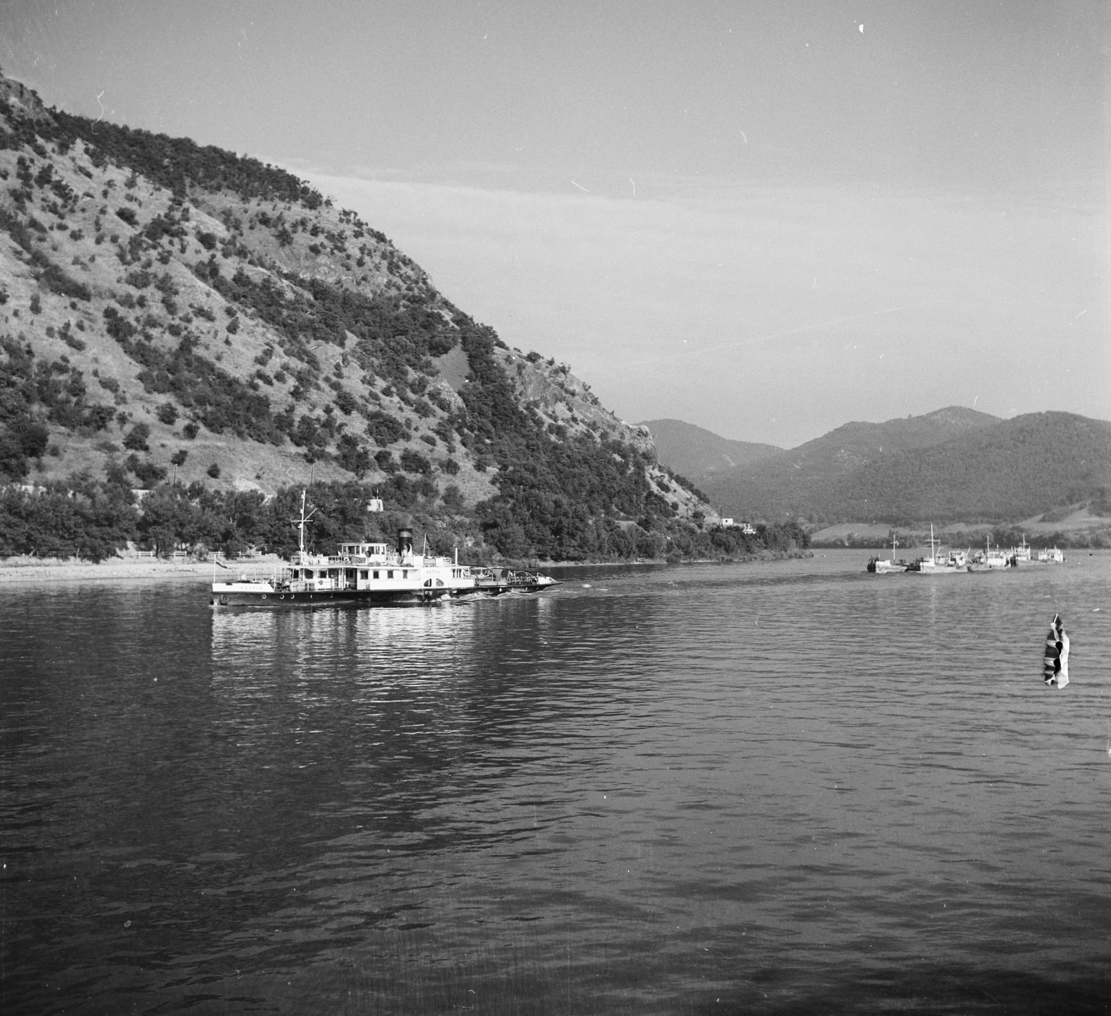 Hungary,Danube Bend, a Duna Dömösnél, szemben a Szent Mihály-hegy., 1955, UVATERV, egy dunai hajóút, ship, Fortepan #91207