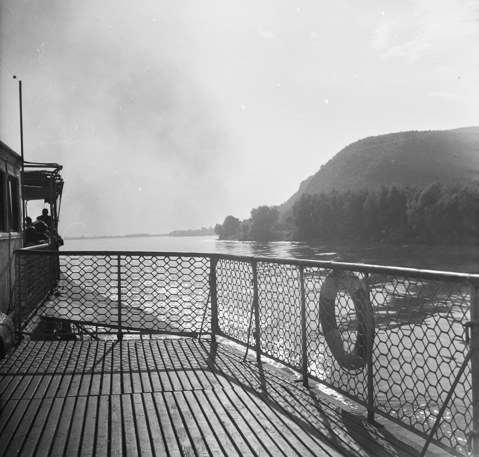 Hungary,Slovakia, a Duna Esztergomnál, szemben jobbra a Garam torkolata., 1955, UVATERV, egy dunai hajóút, lifebelt, Fortepan #91216