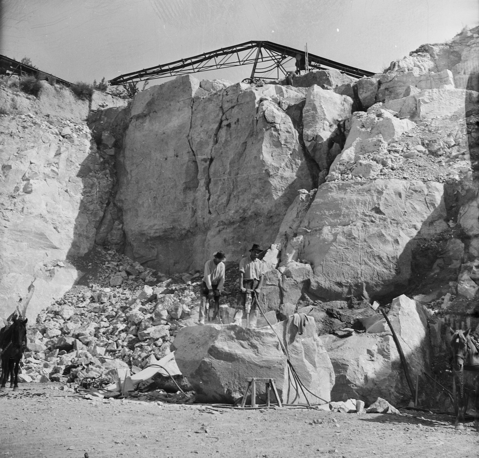 Hungary, Süttő, mészkőbánya., 1955, UVATERV, egy dunai hajóút, mining, stone mine, Fortepan #91242