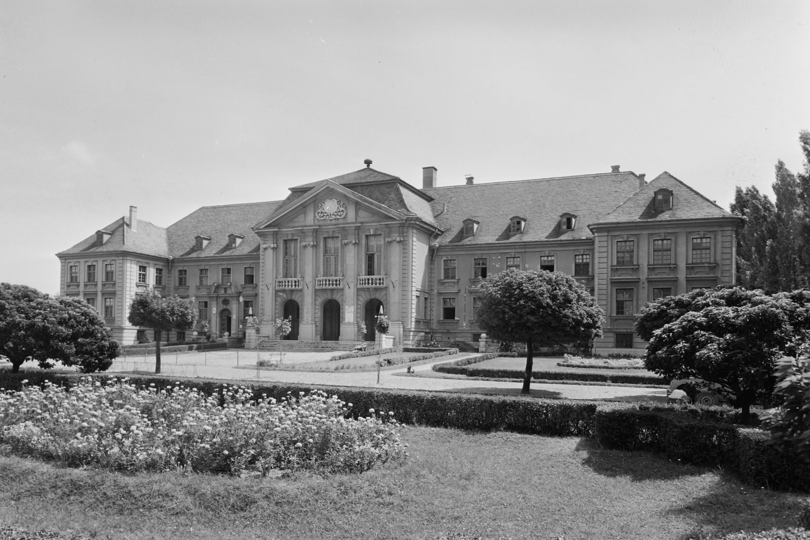 Hungary, Komarno, Szabadság tér, Városháza., 1955, UVATERV, egy dunai hajóút, public building, Neo-Baroque-style, Fortepan #91255