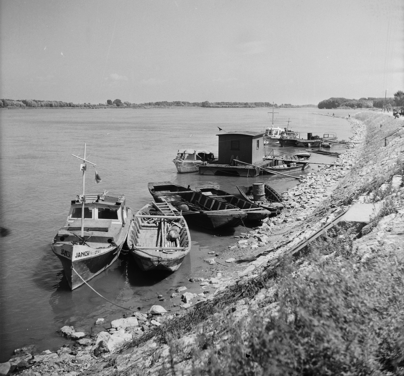 Hungary, Gönyű, Duna-part, kishajókikötő., 1955, UVATERV, egy dunai hajóút, ship, river, boat, motorboat, Fortepan #91256