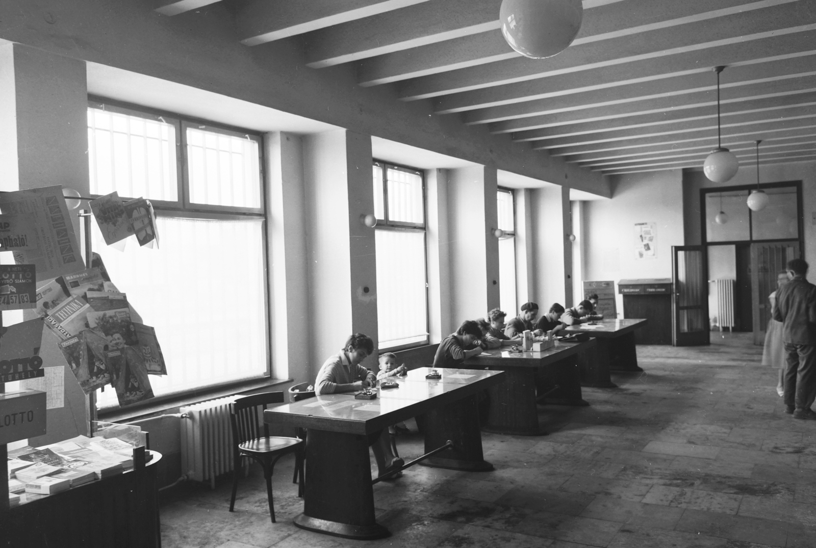 Hungary, Dunaújváros, Dózsa György út 3., Posta., 1962, UVATERV, interior, post, newsstand, post office, Fortepan #91323