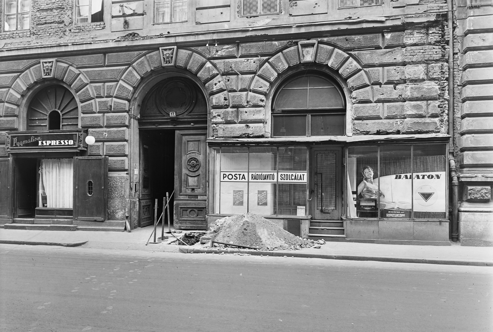 Hungary, Budapest V., Petőfi Sándor utca 17., 1957, UVATERV, espresso, radio, Videoton-brand, Budapest, Fortepan #91342