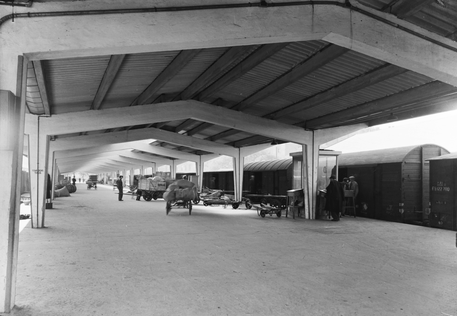 Magyarország, Budapest VI., a Nyugati pályaudvar Váci úti oldala, fedett rakodó (ponk)., 1950, UVATERV, Budapest, rakodás, pályaudvar, konzol, Fortepan #91389