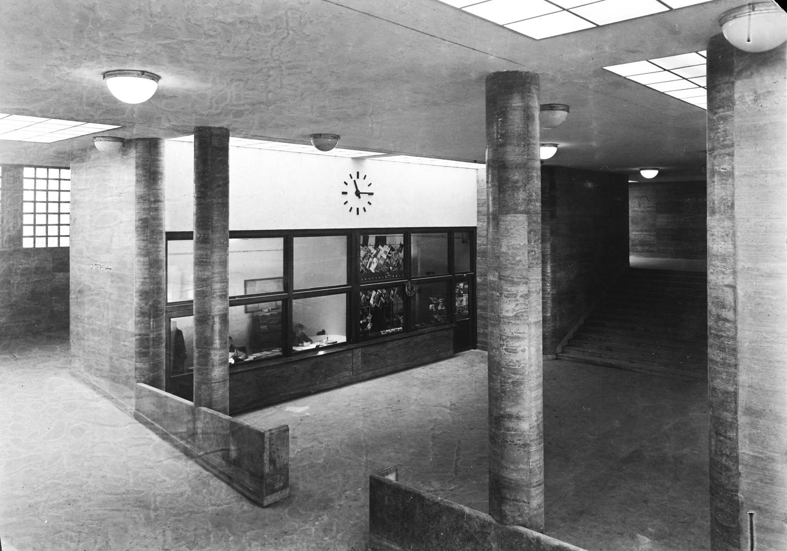 Hungary, Margit Islands, Budapest, Árpád (Sztálin) híd, a Margitszigetre vezető aluljáró., 1950, UVATERV, public clock, underpass, Fortepan #91403